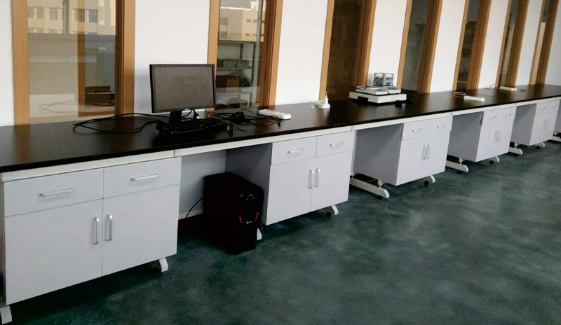 3鋼木實(shí)驗(yàn)臺(tái)(U型拉手).jpg 3鋼木實(shí)驗(yàn)臺(tái)(U型拉手).jpg